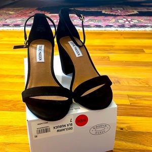 Steve Madden (never been worn) 7W heels